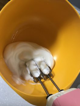 強力粉・メレンゲ・パンケーキ　オーブンで焼く